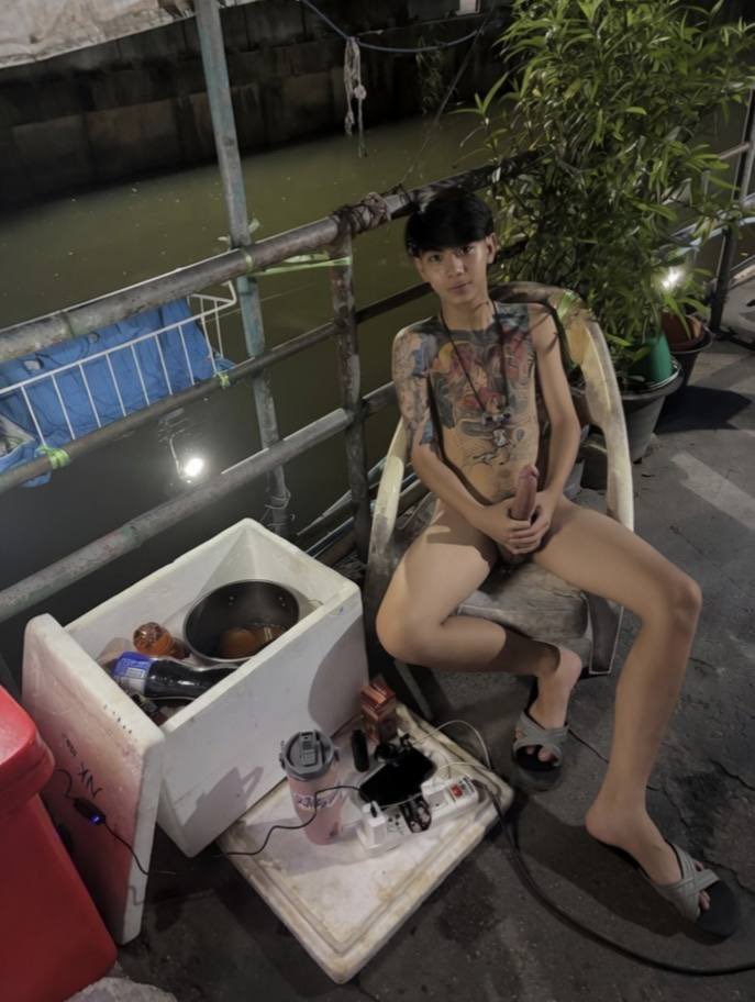 Vixay1m7n's tweet photo. มีใครอยากอมให้ผมไหมครับ https://t.co/MILYQ2tVZF