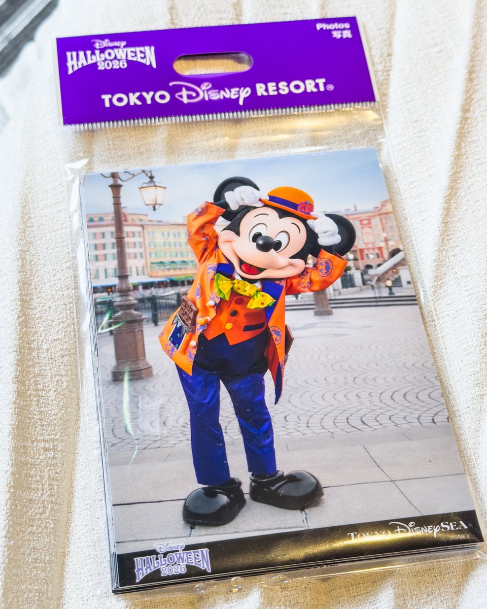 MezzoMikiD's tweet photo. 東京ディズニーリゾート
“ディズニー・ハロウィーン2026”グッズ 
写真セット、本日9月28日発売☆
ボン・ヴォヤージュでも販売中です。
https://t.co/deP6WoYwCf https://t.co/xz81BztxWO