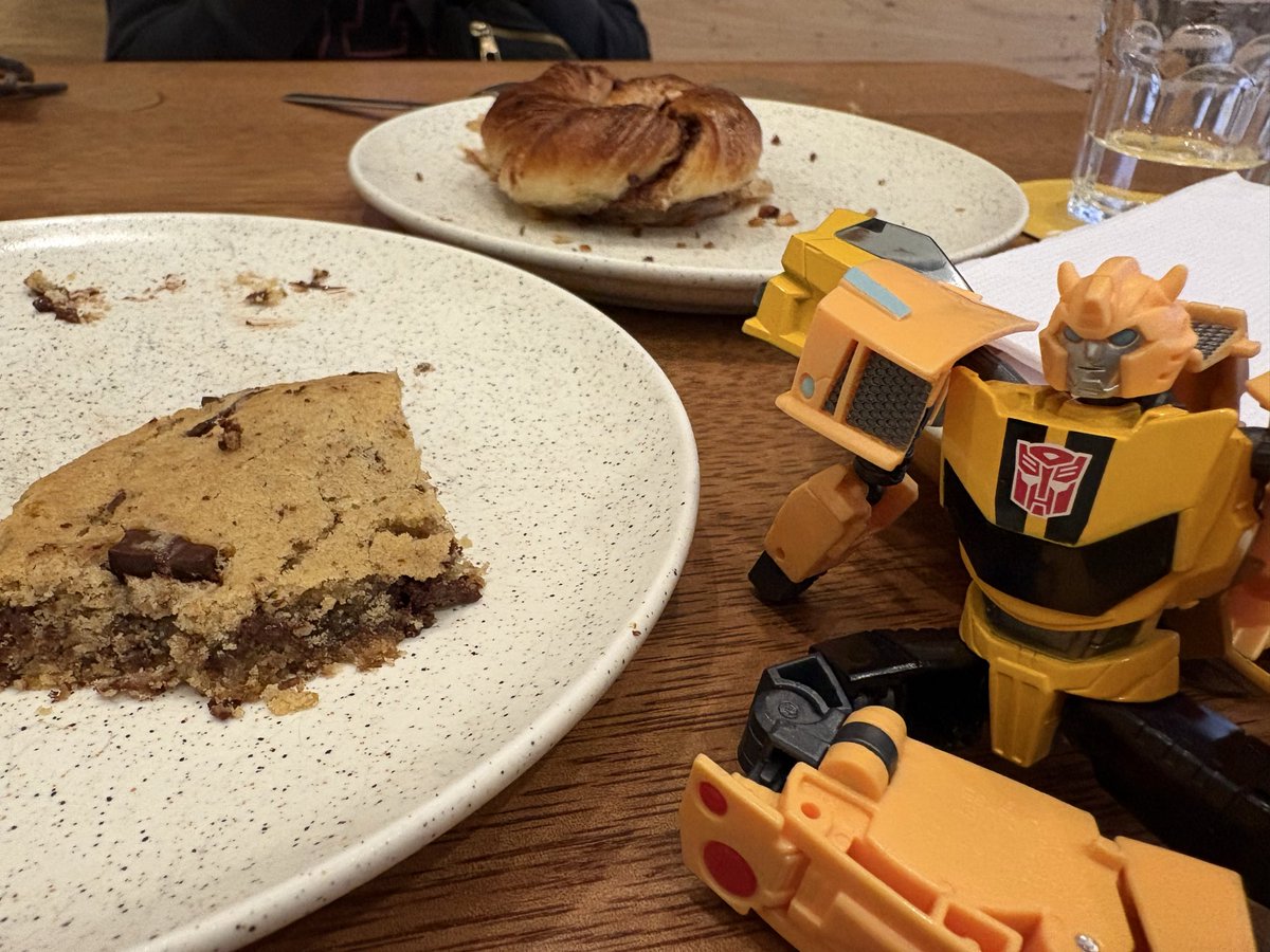 uorutasuu's tweet photo. More of bumblebee in Cusco https://t.co/iUXcEILrfs