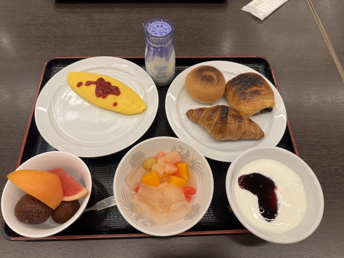 tommysister's tweet photo. 今日は秋田県に居る祖母の施設へ。
午前中に行かなければならないので出発します🚗

大自然🌱白神山地方面へ⛰️

101歳になったおばあちゃん👵
会えるの楽しみです🙌

#朝食のパン
#トーストして焦がしちゃった
#朝食も夕食も最高においしい https://t.co/Pdax2zcK4n
