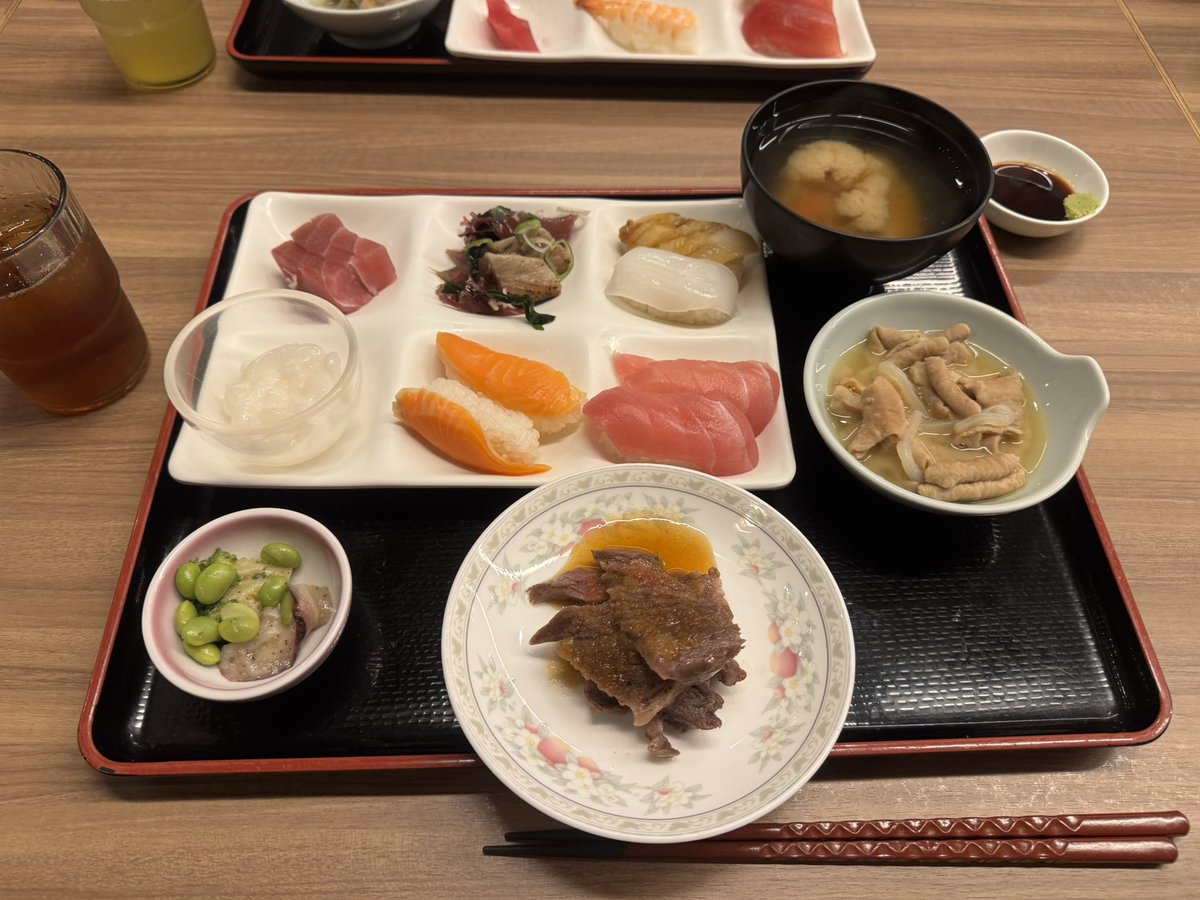 tommysister's tweet photo. 今日は秋田県に居る祖母の施設へ。
午前中に行かなければならないので出発します🚗

大自然🌱白神山地方面へ⛰️

101歳になったおばあちゃん👵
会えるの楽しみです🙌

#朝食のパン
#トーストして焦がしちゃった
#朝食も夕食も最高においしい https://t.co/Pdax2zcK4n