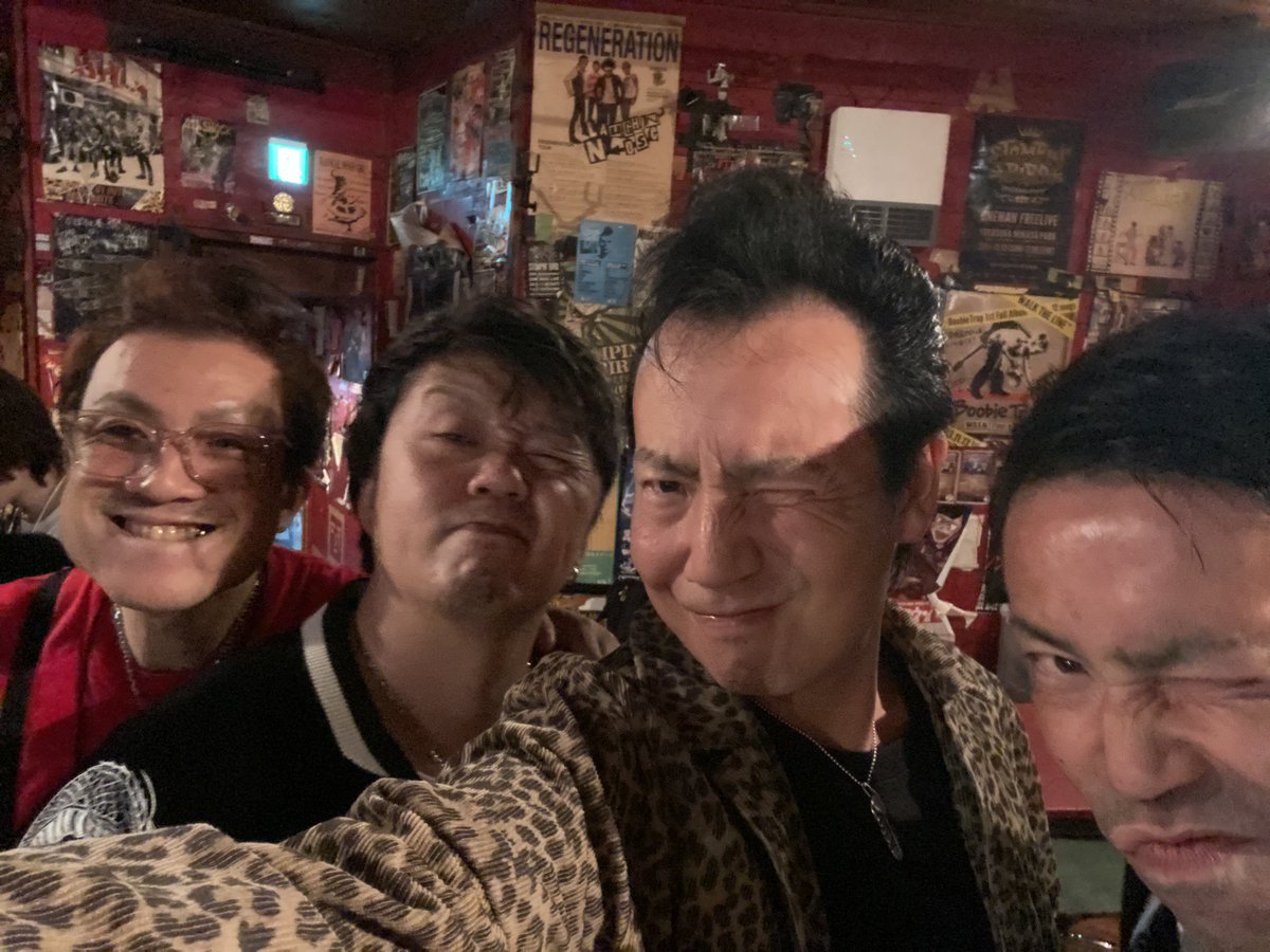 kd8969's tweet photo. 2026.9.26
神奈川県 横須賀かぼちゃ屋

Gu-Gu-nicollectionのスゥさんが"KDBはかぼちゃ屋のステージ絶対似合うから来て欲しい"ってところから今回呼んでもらいました。

暖かく迎えてくれた横須賀の皆さん、ホントありがとう。

後ほどゆっくりブログ書きます。 https://t.co/ARaoudwROA