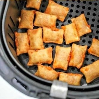 koizumionfilm's tweet photo. 🚨| BREAKING: Hajime took his pizza rolls out of the air fryer, but they were not done yet. He will give them 2 more minutes to crisp. https://t.co/ulaB06EYVl