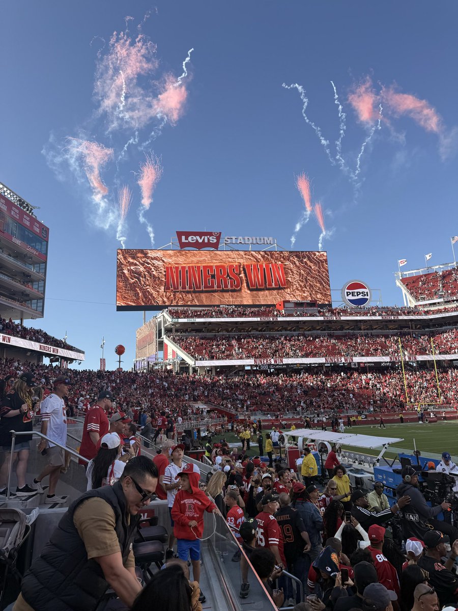 coachlillie's tweet photo. What a game! The @49ers pulled it out against the @AZCardinals today 36-30. Great offense but we racked up more injuries and we *must* find a run defense. Help me @ButcherBoy415 and @Coach_Yac https://t.co/rVOUbC8gQP