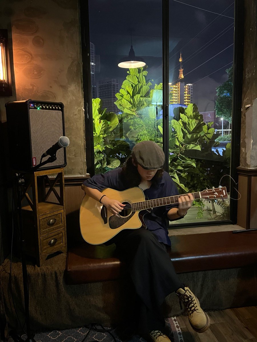 EdwinaDrieer's tweet photo. Just stumbled on a hidden indie gem at the small café down the street—soft guitar riffs, warm vocals, and that perfect vibe that makes the whole world feel slow right now.  #MusicMoments https://t.co/P4I80lACW8
