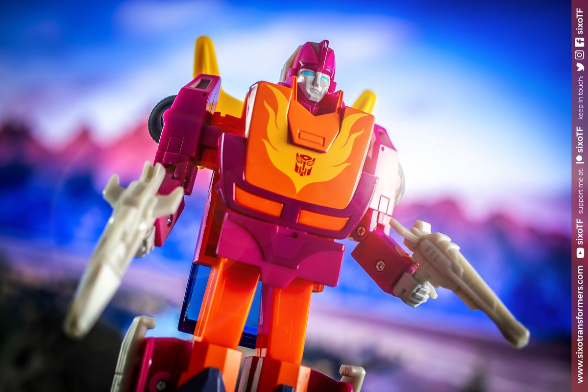 SixoTF's tweet photo. The way this is the best Transformers toy of all time https://t.co/Hc6NdHEGOQ