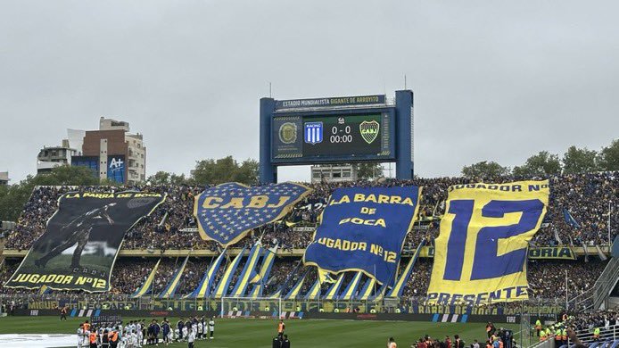 AlejoSerafino's tweet photo. Te sentaste para ver perder a Boca. Metiste puño con el primero. Saliste en el ET y compraste unas facturitas. Enseguida, llegó el segundo de La AKD. Lo gritaste. Partido liquidado.

Pero te olvidaste que esto es Boca. Te vas a dormir con ese nudo en la garganta. 

Otra B será. https://t.co/meDuz7FFt3