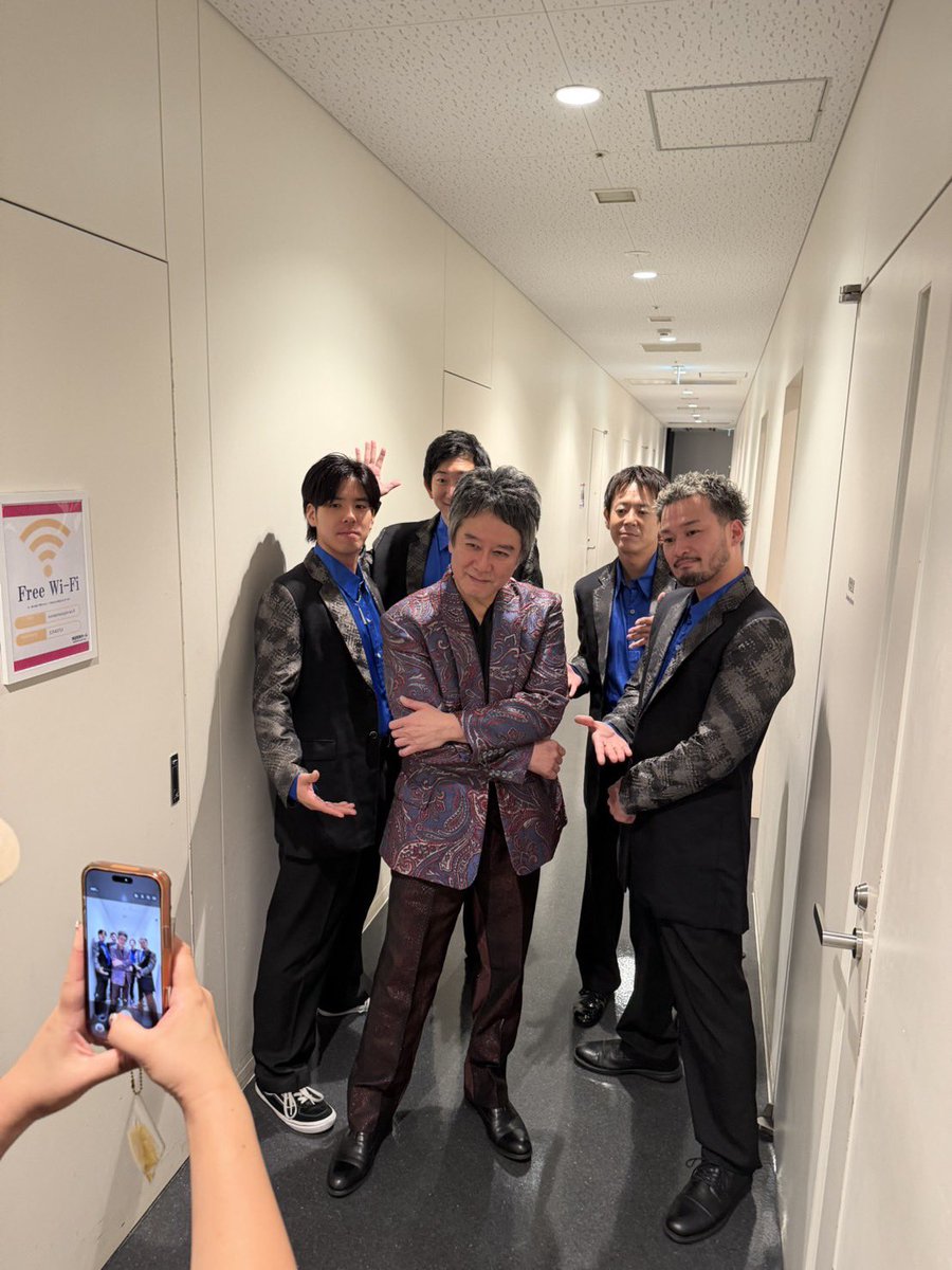 kazz_nishikiori's tweet photo. 楽しんでたら終わっちゃった・・・
て感じの配信LIVEでした。
支えてくれていたのは、みんなパパイヤ君側のスタッフの方達です。
お越しくださった皆様、配信を観てくださった皆様、ありがとうございました。 https://t.co/icckYaKxKN