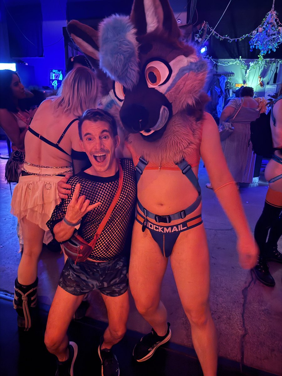 Jett_The_Shep's tweet photo. Such a blast at @madisonfang 

I have the best friends ever!

@Sissle_the_wolf @Buckaroniiii @snepstuffs https://t.co/rxuq2I7wPh