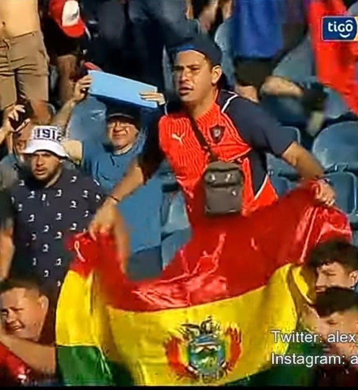 josilezcano_88's tweet photo. @elClubOlimpia Lo lloran los pvtos de 5ta avenida que querían ver el gol de su bolivia querida a Don Gastón Olveira jajaja 

La tienen adentro estos pijamitas amargos 😹😹😹😹 https://t.co/dvWWyffcNq