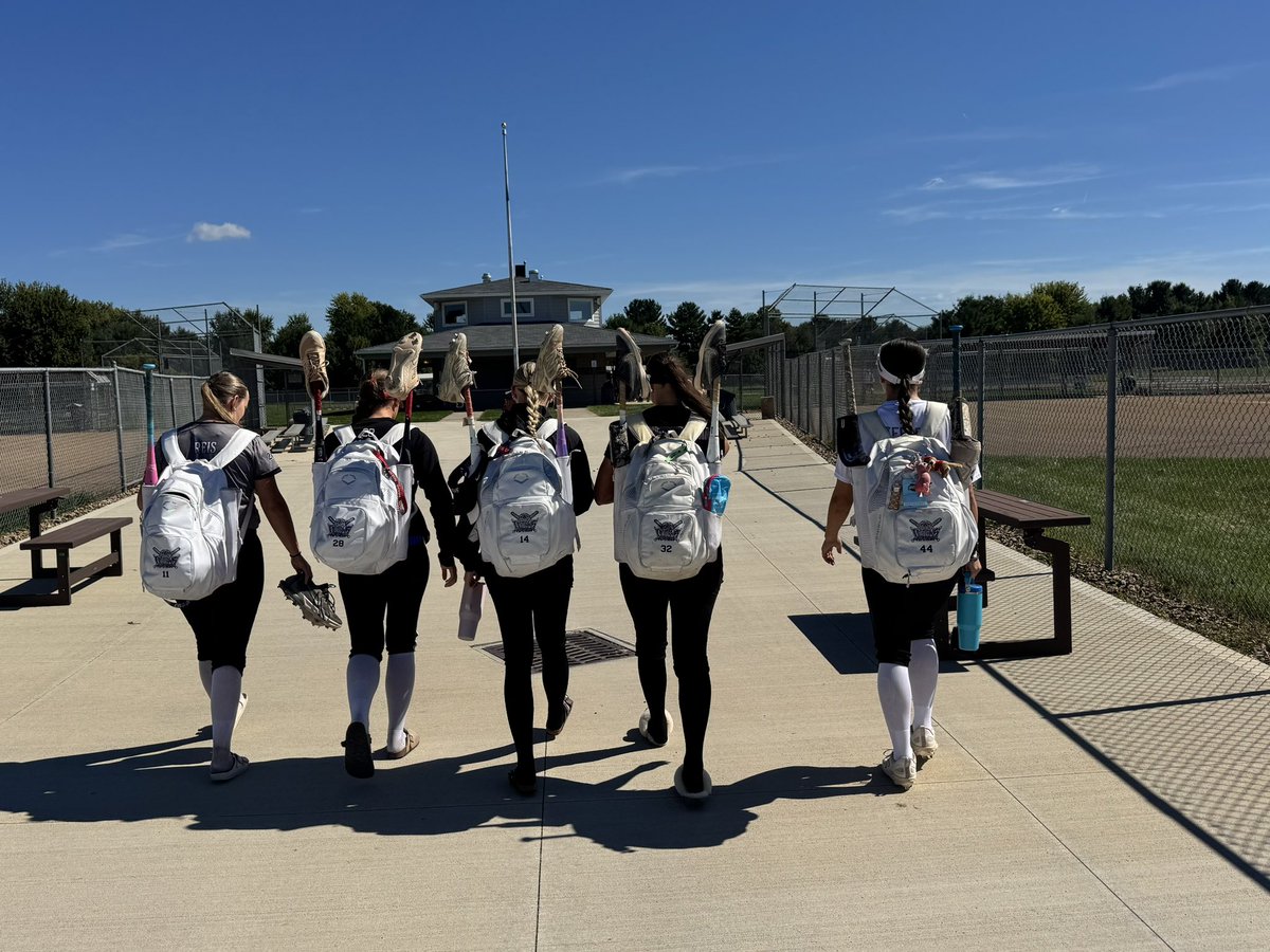 LilaMan32's tweet photo. Back with the girls today! 🖤☠️ 
We all dropping 💣💣💣💣s today 💪 
Love them! @AcordOhio 
#leftypitcher #firstbase #hitter @softbalamerica @bradyvernon @coachjenmac @velocity_cle @ondecksoftball @acordohio @TincherPitching @tagupsoftball @extrainningsb @linedsoftball https://t.co/UznlGYjFZs