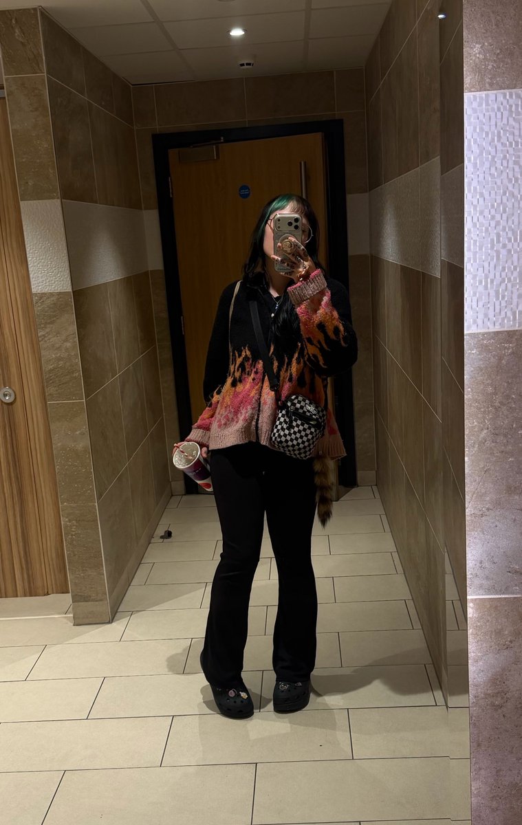 Sadspitt's tweet photo. lol no one messages me anymore ever after I quit nsfw - I rlly rlly LOVED the new resident evil film it was so so so good https://t.co/vBUAjSSDwI