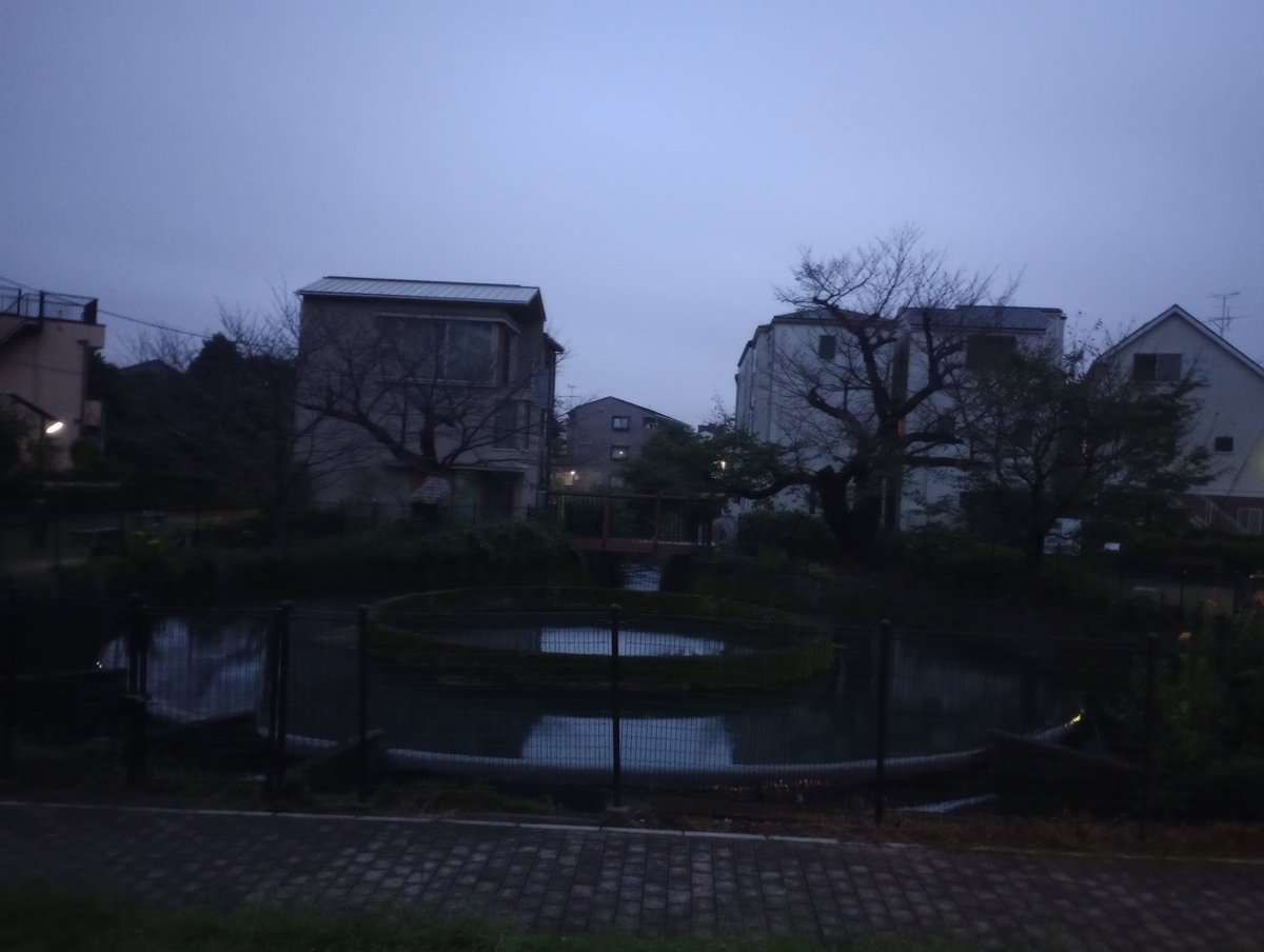 runningdevilman's tweet photo. 今朝の円筒分水
雨降る前にお散歩完了。そしてまた雨ですか〜。早くいいお天気になってほしいですね。
そしてあのお方にお会いすることが出来ませんでした…

風立ちぬ
今は秋
今日から私は心の旅人… https://t.co/mElh9IIuAj