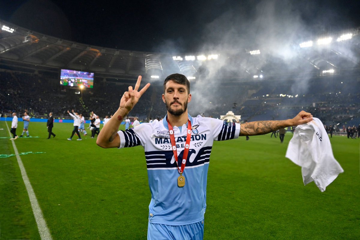 BrigataLazio's tweet photo. Tanti auguri, Mago. 🎩🦅

Che amarezza non averti visto chiudere la carriera con la Lazio, come avresti meritato. 
Oggi serviresti come il pane. https://t.co/Ge4ZuitOKK
