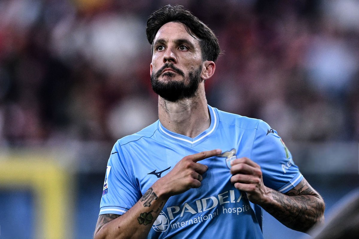 BrigataLazio's tweet photo. Tanti auguri, Mago. 🎩🦅

Che amarezza non averti visto chiudere la carriera con la Lazio, come avresti meritato. 
Oggi serviresti come il pane. https://t.co/Ge4ZuitOKK