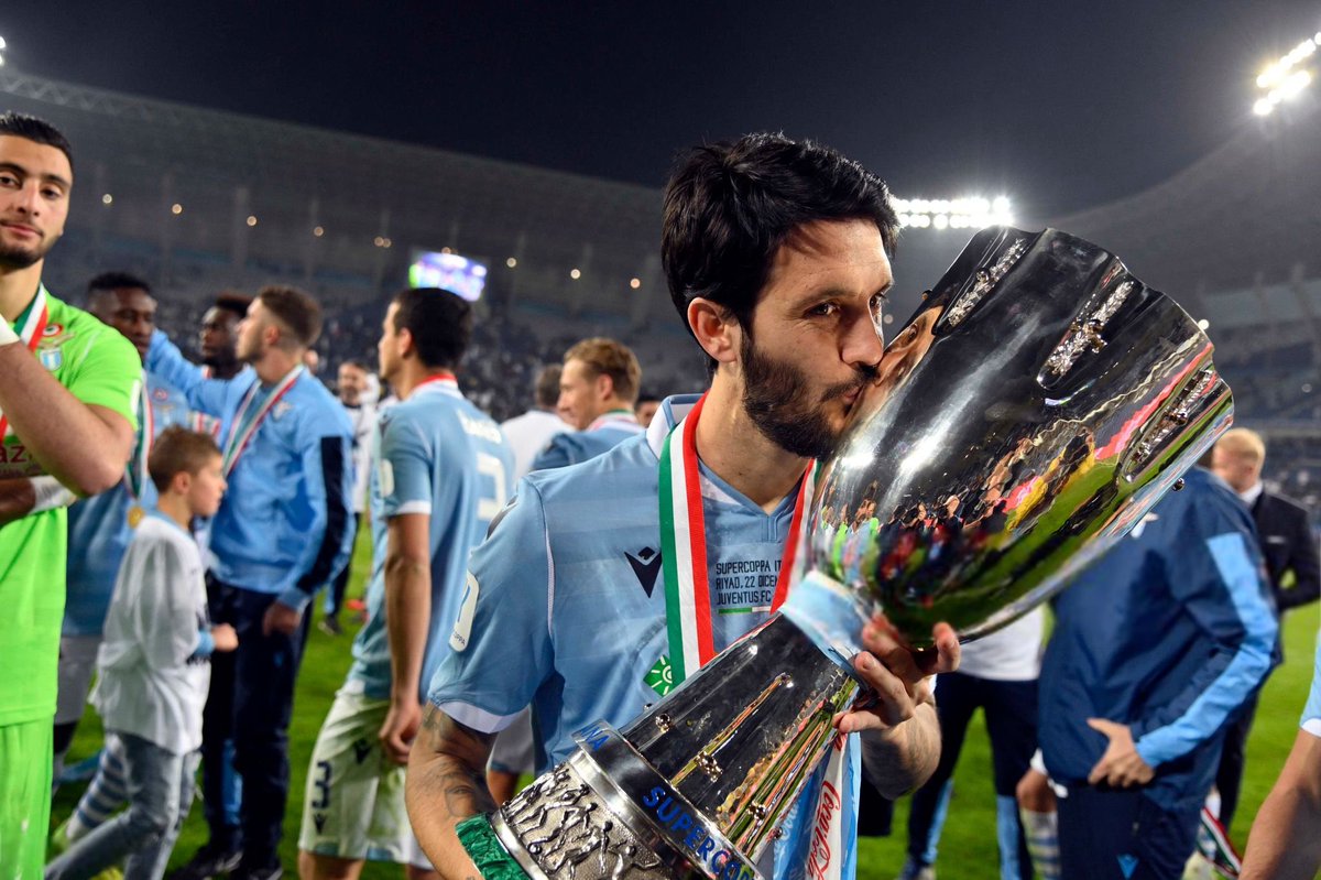 BrigataLazio's tweet photo. Tanti auguri, Mago. 🎩🦅

Che amarezza non averti visto chiudere la carriera con la Lazio, come avresti meritato. 
Oggi serviresti come il pane. https://t.co/Ge4ZuitOKK