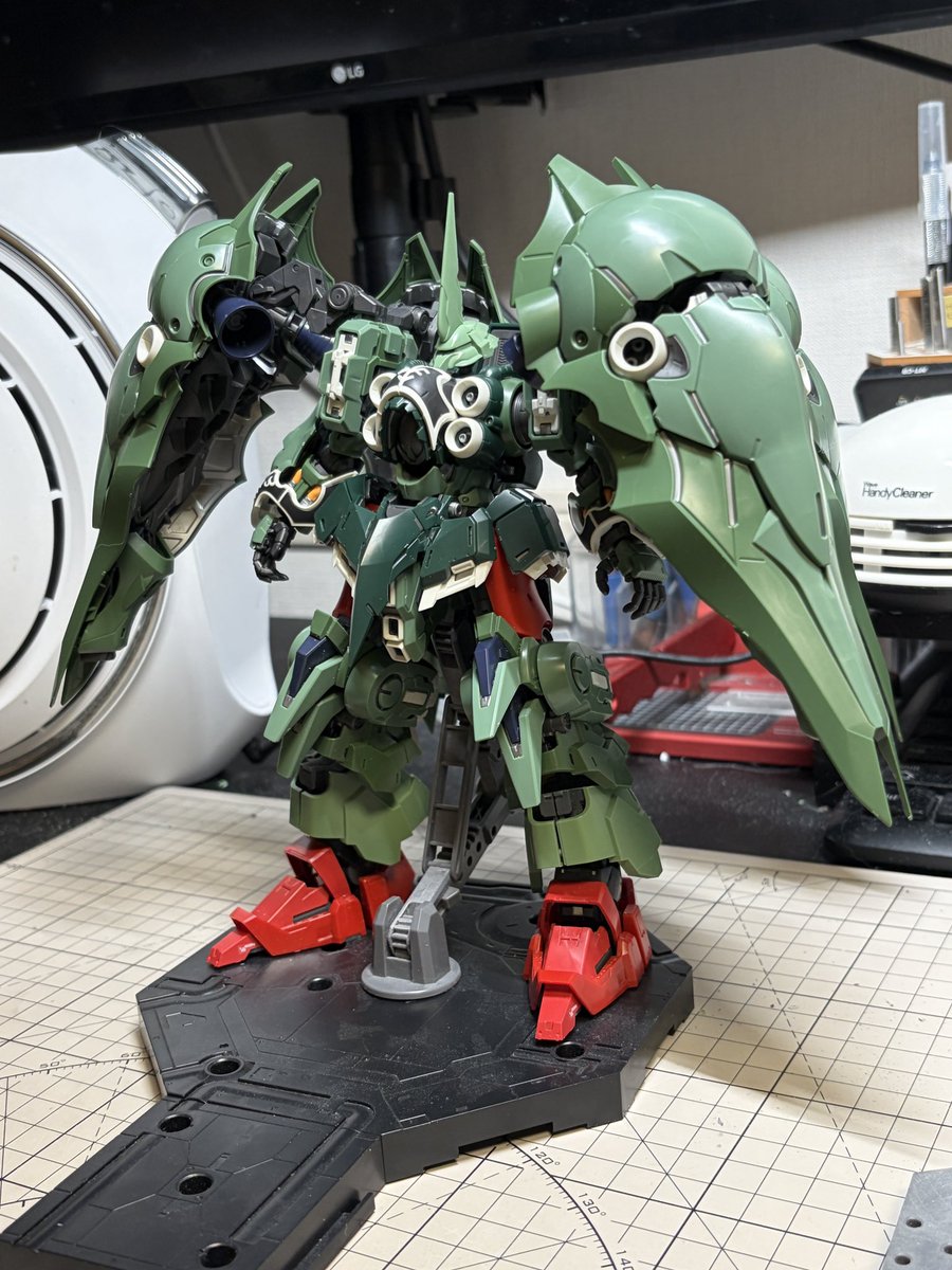 ___SIRANUI___'s tweet photo. トモコレまでマジでもう時間がない💦

製作するのクシャトリヤ、ガンダムX、マスターガンダムのどれにするか🤔

・1番簡単なのはマスターガンダム。もう塗装作業に入れる状態
・話題性で考えるとクシャトリヤ。パーツ数多すぎてトモコレまでに完成するか怪しい
・ガンダムXならギリギリ完成しそう https://t.co/SFBJ31kCLg