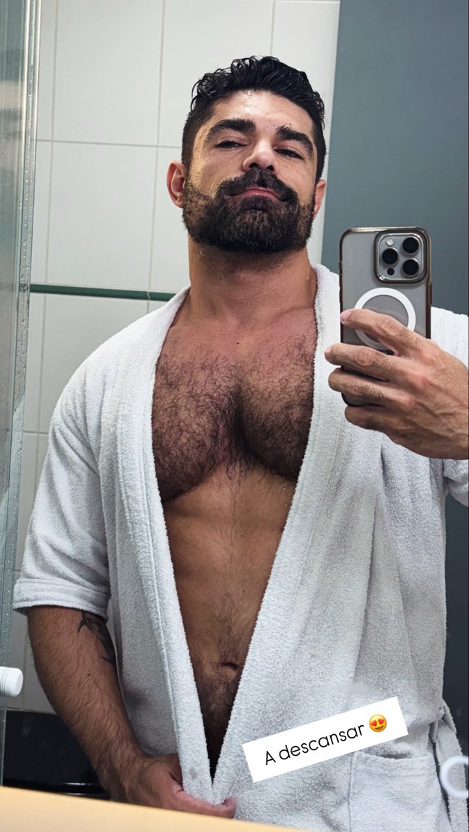Leotynho's tweet photo. #hunk #fur #bear #muscle #musclebear #daddy #gay #guy #beard #bearded #naked #CHUDAİ #نکلو_ڈٹ_جاؤ_خان_کیطرح #boy #hairy #pec https://t.co/ltGpv0Tumm