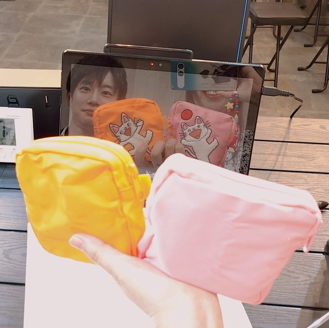 shoko_com_0810's tweet photo. 改めまして生放送ありがとうございました︎🌟

ゲストの須田さんに進行してもらうという��態をしてしまった時もありましたが
沢山の方から楽しそうと言って貰えて嬉しかったです🍀

楽しく濃密な回になりました🕊
また須田さんと共演いたしますのでそちらもお楽しみに✨️

https://t.co/G41JImuDH4 https://t.co/LMPF24whCo