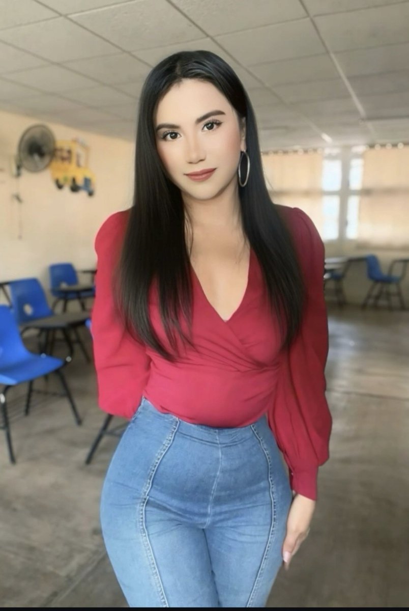 Poblano2017's tweet photo. Bonita maestra, ustedes tuvieron una así en la primaria ??❤️ https://t.co/6PT8GHMFiC