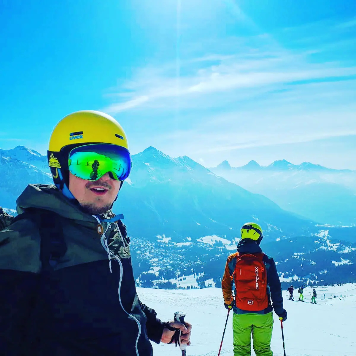 brittvoting5sos's tweet photo. Bild 3 &amp; 4: "Zwickt ein bisschen aber wird schon nichts kaputt sein 🙃"

#ski #schweiz #arosa #sportistmord #lenzerheide #skizunft #skizunftweilderstadt #snow #panorama #alps #alpen #sun #fun #friends #sport #broken #knee #apresski #mountains #sky https://t.co/o8xol1nHa3