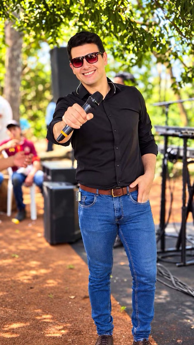 Matute98Benitez's tweet photo. La Nueva Generación Carapegueña

Director:  Roque Benitez  🎙 

contratos: 0991-364-330 (Roque Benitez)📱☎️ https://t.co/5PAdaXg5yA