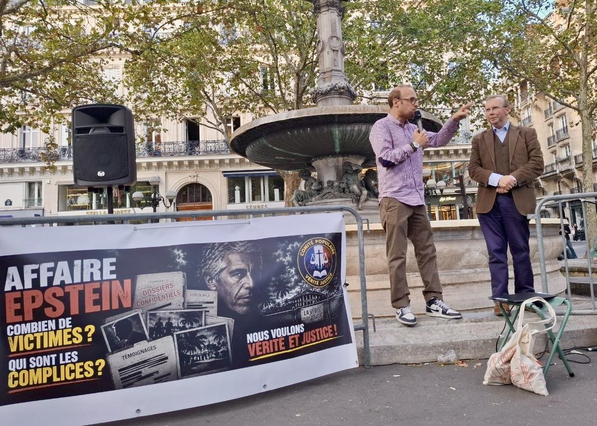 VeriteEpstein's tweet photo. 📸 Retour en images sur le rassemblement consacré à l’affaire #Epstein, organisé à Paris ce dimanche 27 septembre. La vérité doit éclater et les complices répondre de leurs actes. « Affaire Epstein : il faut un tribunal de Nuremberg pour punir ses complices ! » https://t.co/SMqIS0cz41