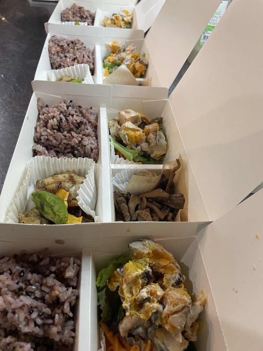 SaludVege's tweet photo. おはようございます
週末も沢山の方のご利用ありがとうございました

9/28(月)
１０時Openです

昨日の
航空祭10万人😱😱😱来場
小松市の人口10万人🤣
👏👏👏

#小松市ランチ　#小松市テイクアウト https://t.co/TkTD20DSV4
