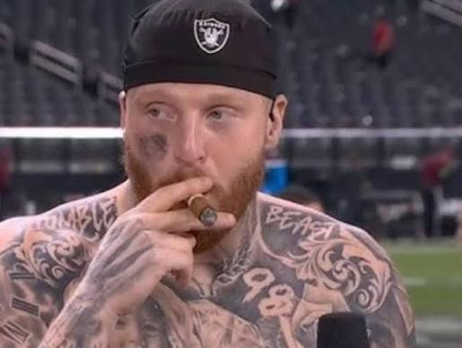 PrizePicks's tweet photo. Maxx Crosby failing his medical into a 3-0 Raiders team 🤣 https://t.co/CcFxk5DW56