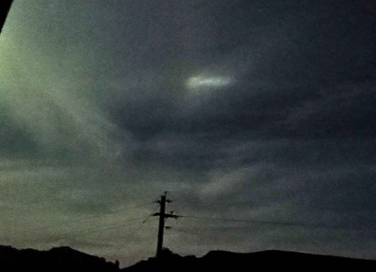 christinaraciti's tweet photo. Seen Last night, moving slowly. Massive. Intriguing. I was captivated for an hour just watching it move over the Sedona sky. 

I watched it move over Cathedral Rock, just as depicted in Kab's visual. It WAS moving in the direction of BASK. https://t.co/vGGZ3VV5ZH