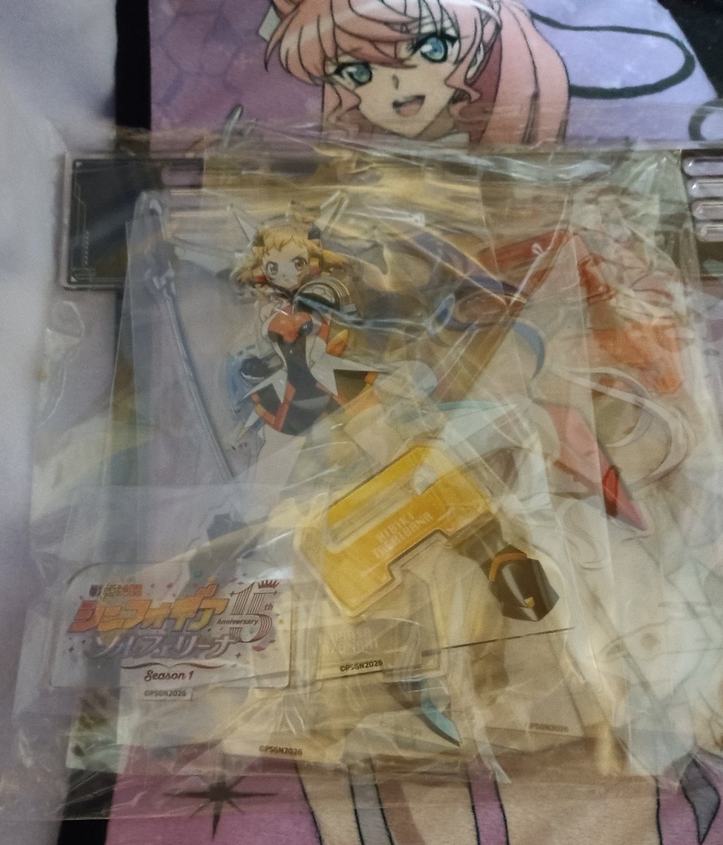 mar_manabu's tweet photo. @KouzukiX 1期のです。ご査収下さい。
ちょ～っとわかりづらいと思いますが、アクスタはバラ売りの物がそのまま大きな袋に入れられて、その大きな袋に全部立てられるスタンドがある感じです。
なので個別のスタンドもありますね。
今回も一緒とは限りませんが。 https://t.co/EgcYXFxlIS