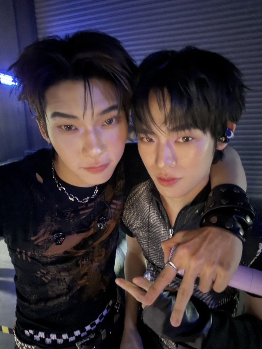 pttpblep's tweet photo. thank god it’s not a photocard 😭😭 https://t.co/Lp6vFCIsJJ