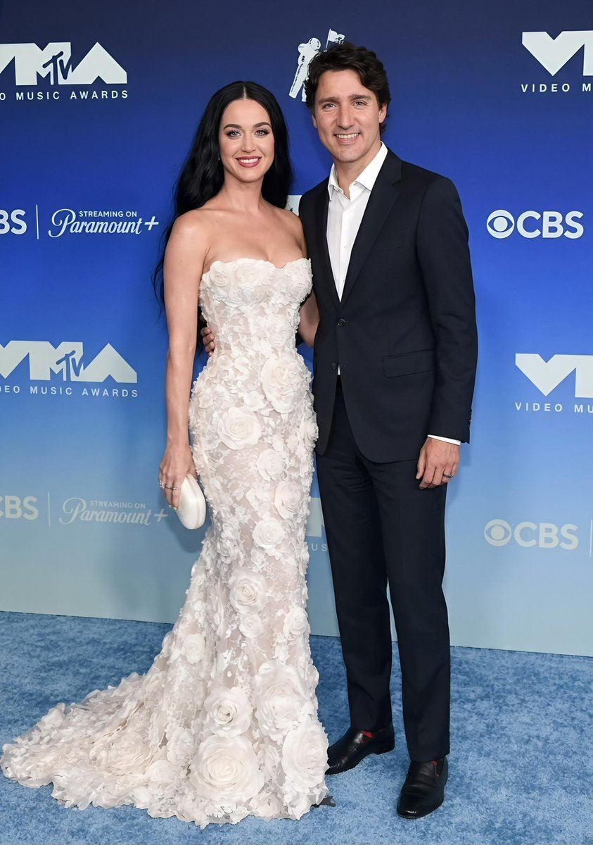 rockwithqueen's tweet photo. Katy Perry stuns at the #VMAs . https://t.co/I7quJi2Me8