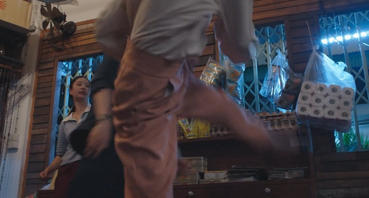AnaGuimarae55's tweet photo. Sunday night comfort rewatch is milklove whale store xoxo ep 5 girl, how did i forget that maewnam pulled out this taekwondo move hahahaha so good yeah protect your girl and get this mtf, love being the coolest https://t.co/gRwbEF3Ae2