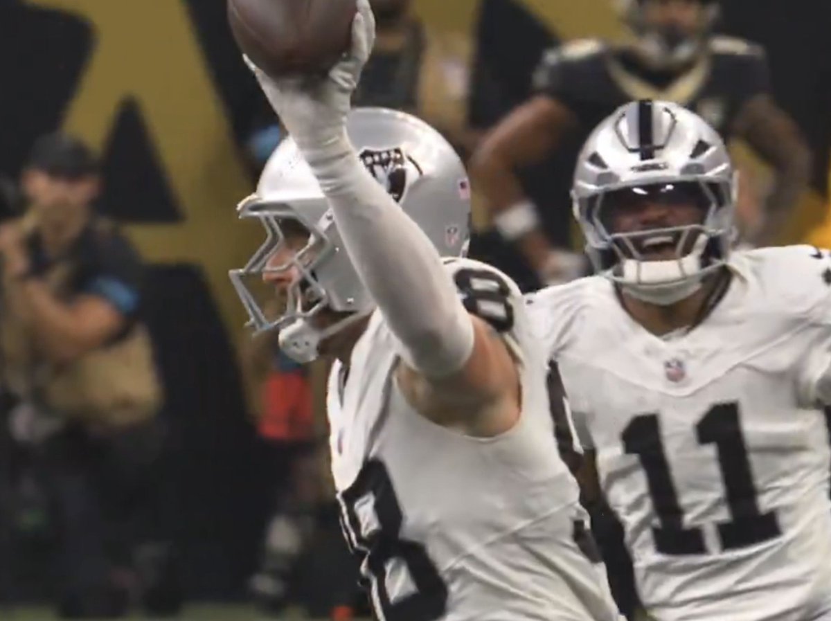 LVRaidersMex's tweet photo. TENEMOS OFENSIVA

TENEMOS DEFENSIVA

TENEMOS UN EQUIPO 

LOS RAIDERS COMIENZAN 3-0 POR PRIMERA VEZ DESDE 2021

NO LO PODRÍAS PREDECIR 

LLEGAMOS PARA SORPRENDER AL MUNDO https://t.co/9jPZRXdLga