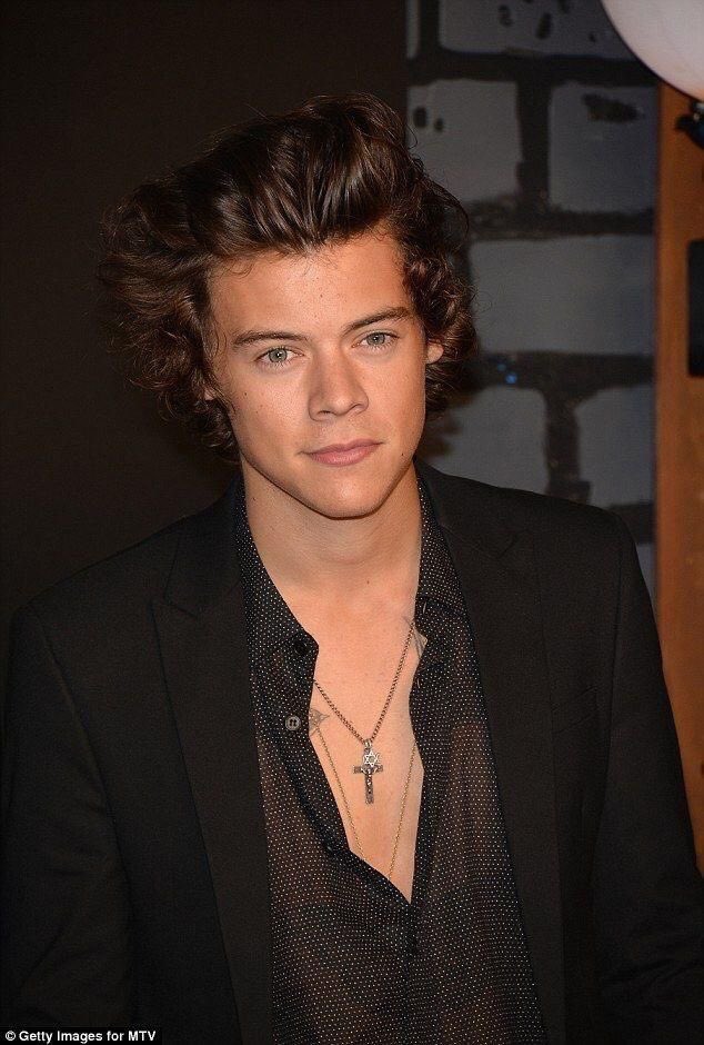 hsudcon's tweet photo. the most attractive guy on the VMA carpet that day https://t.co/fvHU6pfA4o