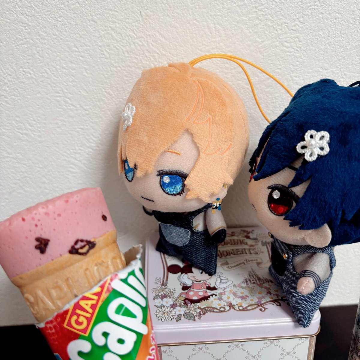 pino_wata's tweet photo. 「かぷりこさん、ういんくしてました。らっきーですね」
「おれは ひーすが ういんくしてくれれば いっしゅうかん がんばれる」
#まほやく_ぬい
#月曜ぬいmorning https://t.co/V8p27o3058