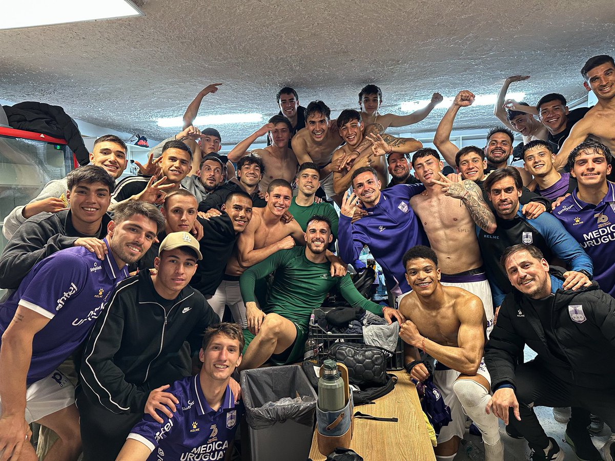 nicomusetti's tweet photo. Que quieran ser nuestro clásico habla del gran autoestima que tienen.

2022
Danubio 1-2 Defensor Sp.
Defensor Sp. 2-1 Danubio
Defensor Sp. 1-1 Danubio
2023
Danubio 1-1 Defensor Sp.
Defensor Sp. 2-1 Danubio
Defensor Sp. 0-2 Danubio
2024
Defensor Sp. 1-0 Danubio (Cuartos de Final)
Defensor Sp. 1-0 Danubio
Danubio 1-1 Defensor Sp.
2025
Danubio 1-1 Defensor Sp.
Defensor Sp. 2-1 Danubio
2026
Danubio 0-0 Defensor Sp.
Defensor Sp. 1-0 Danubio (🆕)

Últimos 13 enfrentamientos por competiciones AUF. 7-5-1