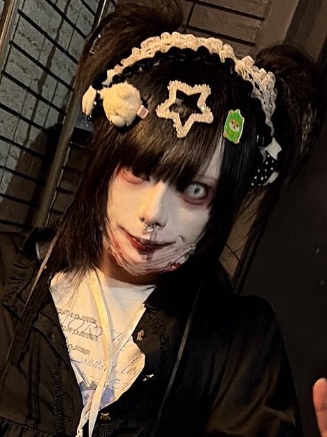 zansatsubiyo_ri's tweet photo. he’s finally growing pupils https://t.co/XQqyMPsIQ9