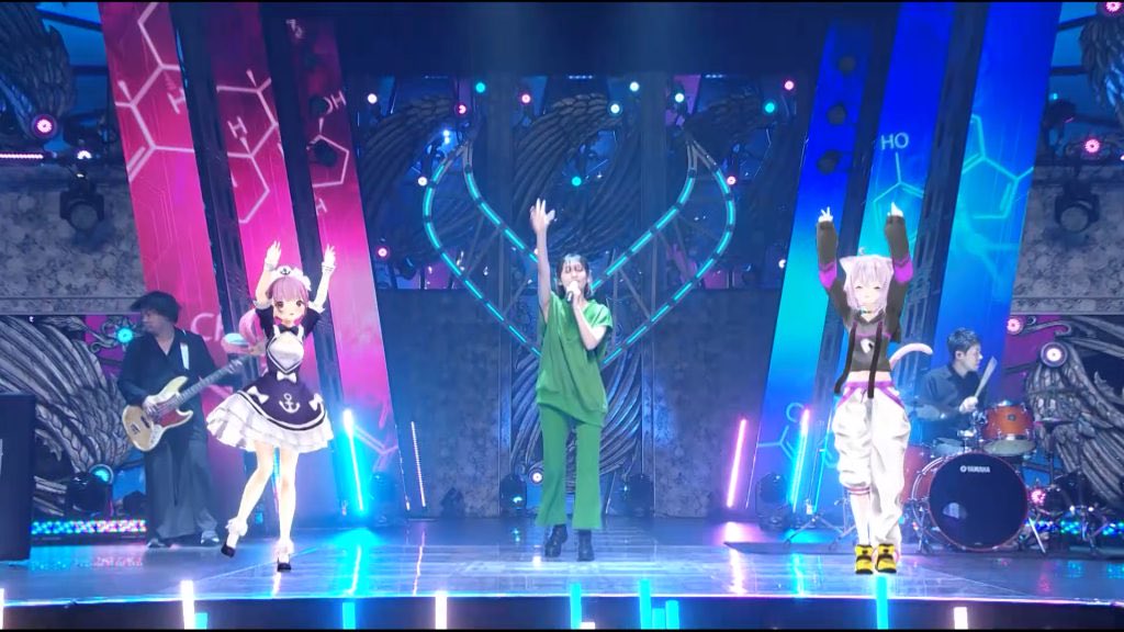11bzb's tweet photo. @mfynxVjogH4Tee9 @dczg9lild たとえば千葉のライブに、客演でこういう変なの混ざってきて、ボカロみたいなの歌い出したら理解しようとするんですか？気になります！ https://t.co/obGOtkAJuD
