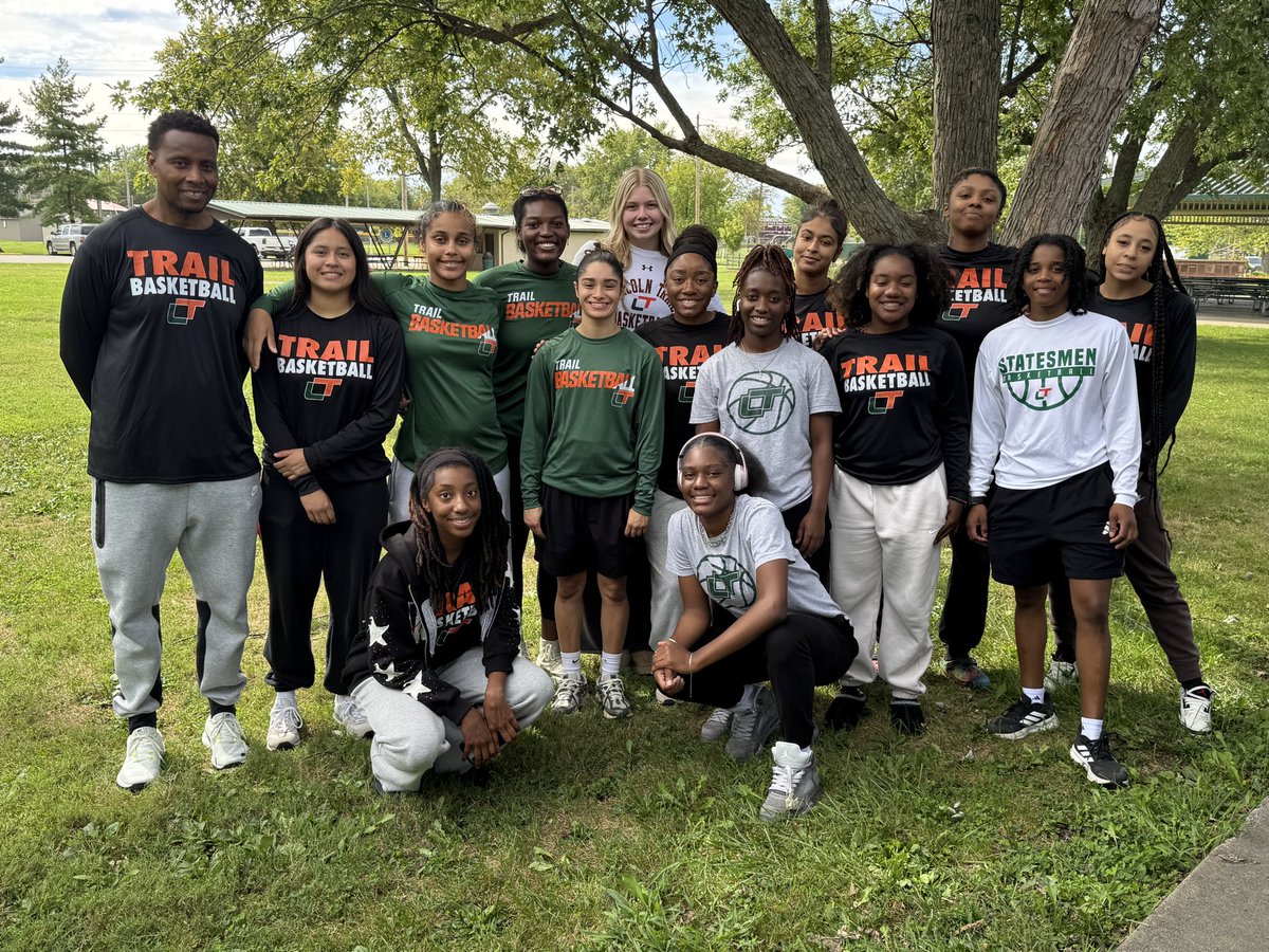 LTCWBB's tweet photo. Great outing  in the community helping with the scavenger hunt ran by Connecting The  Cornerstone. https://t.co/M8To4MaBeo