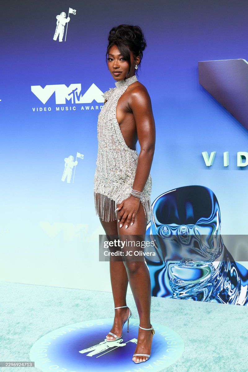 AniyaCore's tweet photo. TORE HER SET!!

ANIYA HARVEY AT THE VMAs https://t.co/pO6LzfeEGV