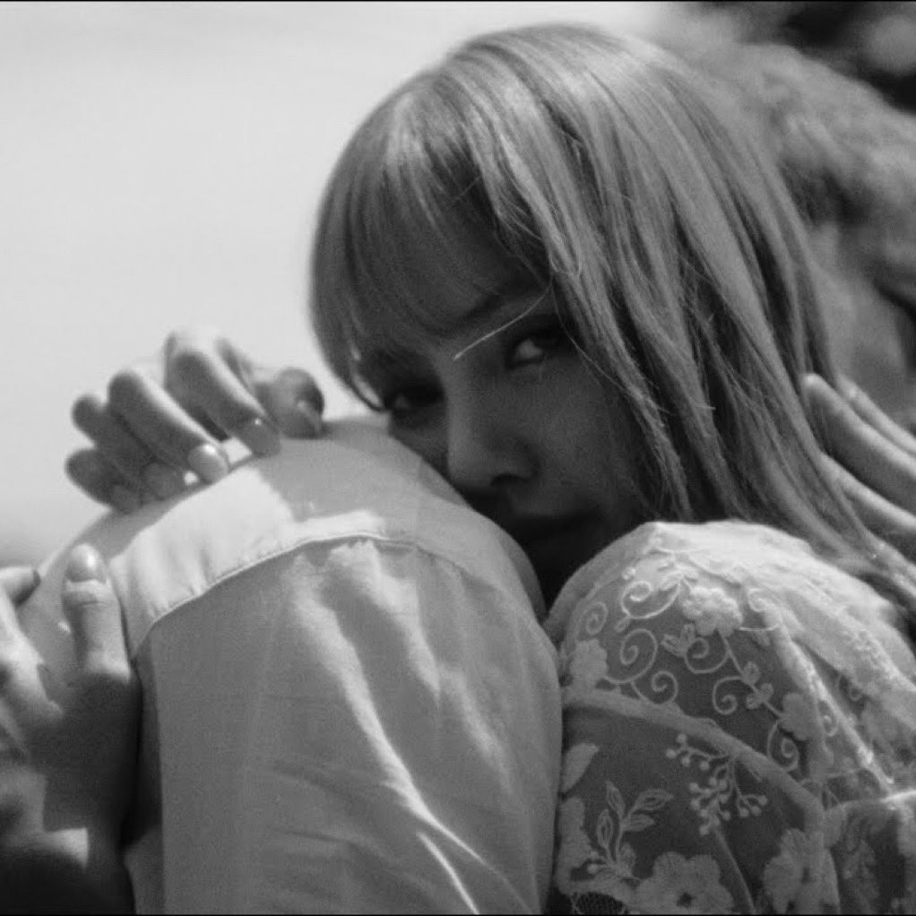 pinksview's tweet photo. LISA makes history as the first K-pop artist to win Best Pop at the VMAs for ‘Dream’. https://t.co/gEjTGT7F9w