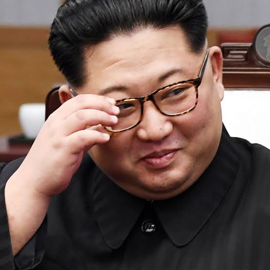 MateoSwift1989's tweet photo. @jacob__maddison The irony of tweeting this when you and kim jong un look alike and no girl no matter how much you hide that double chin from your phone, we knowwwwwwwww hahahahahahahahahahahha https://t.co/zSpyDOGMhY