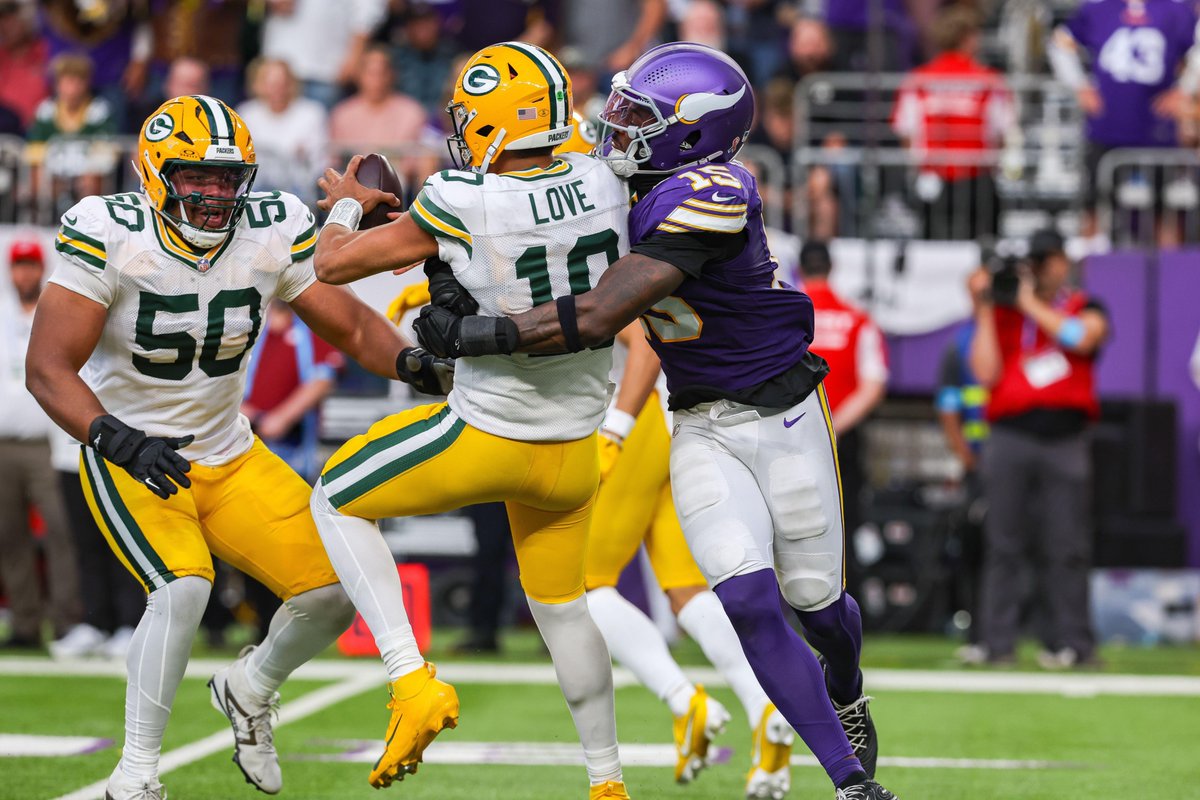 PFF's tweet photo. Most sacks this season

Vikings        13
Lions            12
Texans        11
Bengals      10
Raiders       10 https://t.co/s49bmLFj4d