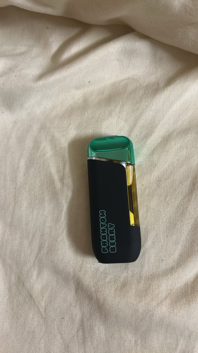bummydummyloser's tweet photo. looks sick and smells like fruit gummies #weedtwt #420twt https://t.co/Iu49H6L8jR