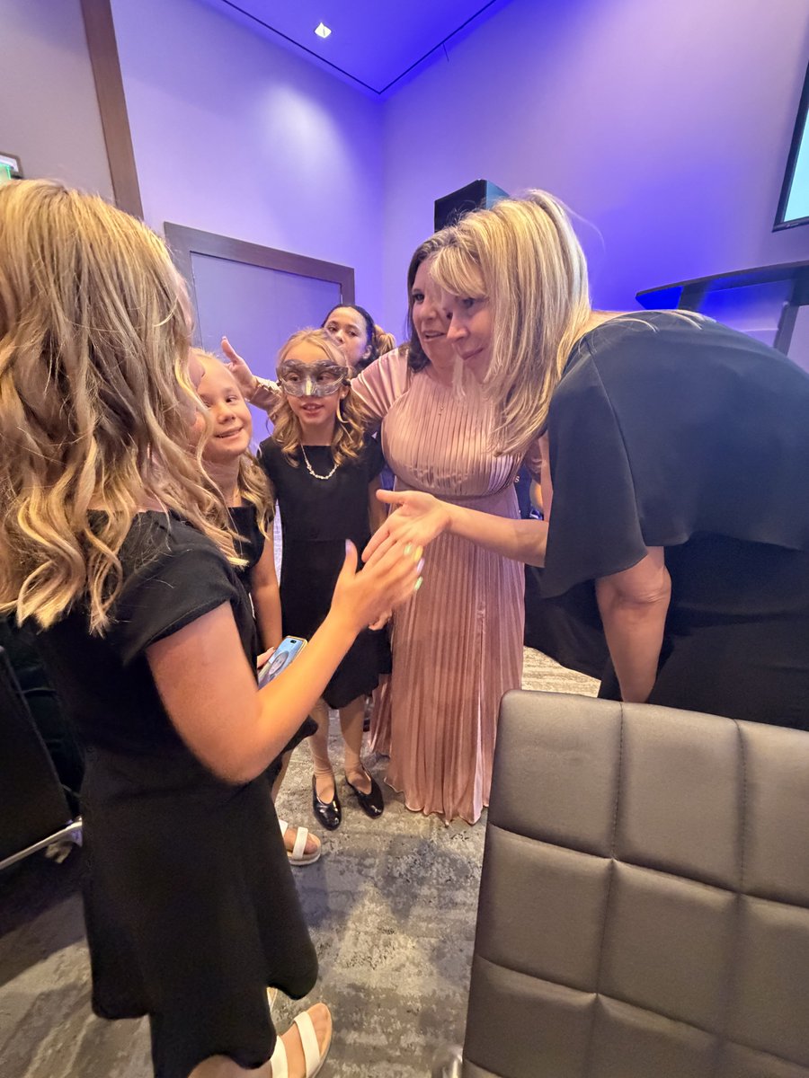 RussetPerry's tweet photo. Every kid deserves to feel safe, have enough to eat &amp; know people are looking out for them. Betteralife (BAL) has spent 10 years giving kids in our community all three.

Loved celebrating BAL last night &amp; presenting SJ200 to honor Elizabeth Ford &amp; all BAL does daily for our kids. https://t.co/EfIY3gp9Sf
