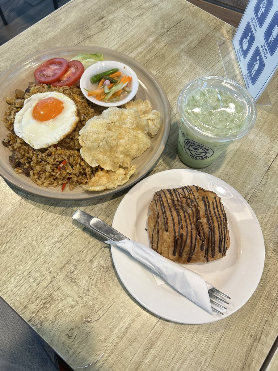 SRILHDNYlII's tweet photo. 1 cup matcha for share 🤣 https://t.co/Jvl1xSKDJ5