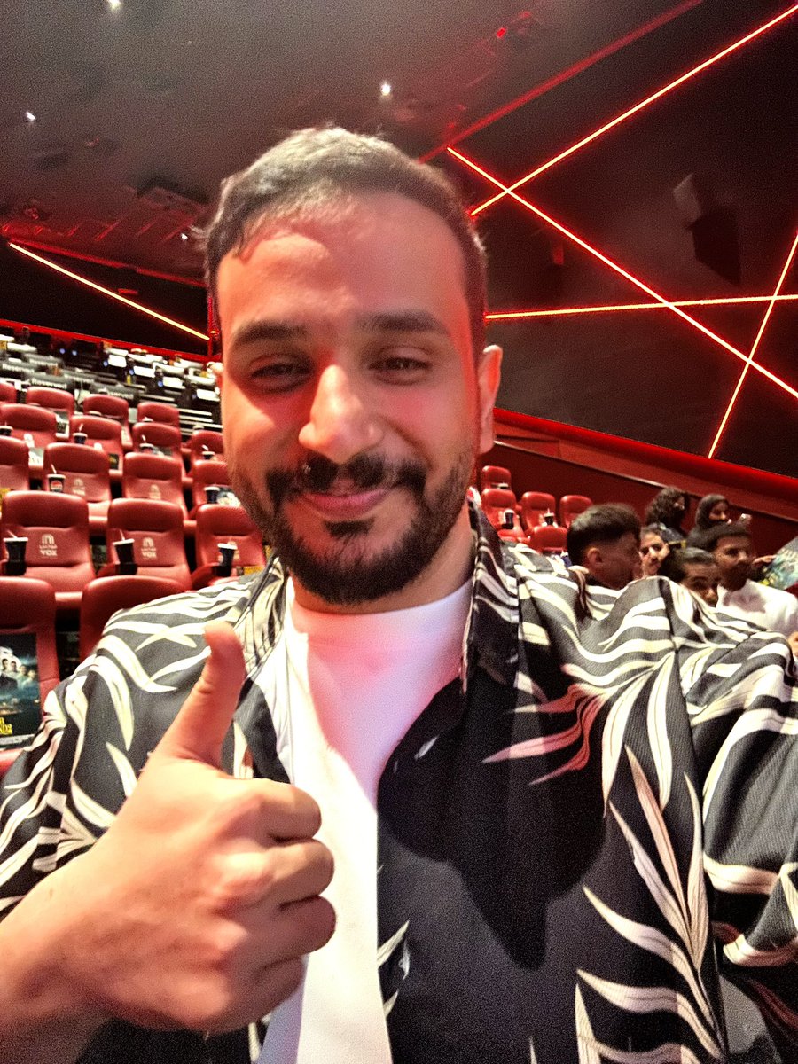 0Ssaarraahh's tweet photo. صورتي مع خالك وهو جاي يقفل عليكم المسبح❤️ https://t.co/59nbq0xtdd