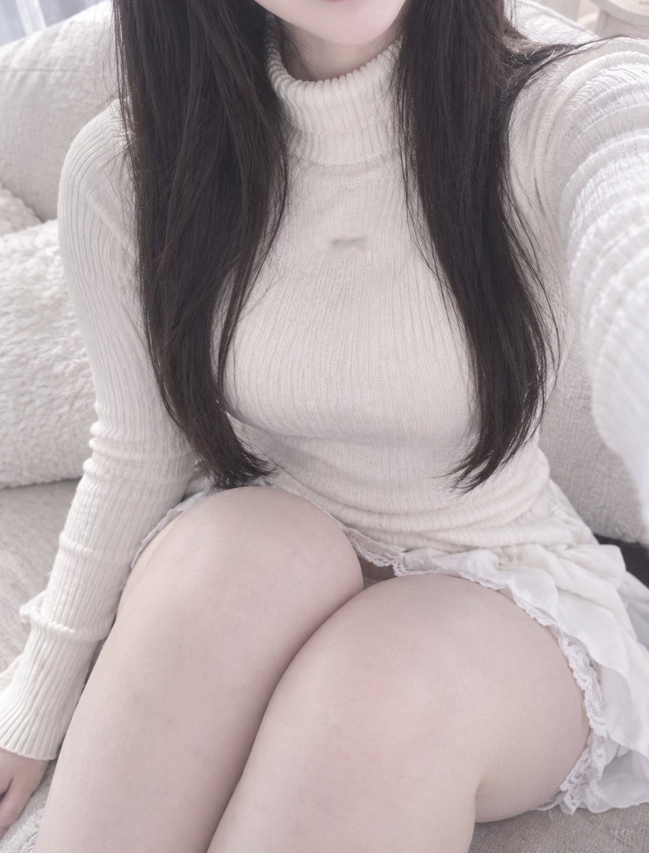 _h_0401_'s tweet photo. ⋆͛📢⋆本日出勤❕

┈┈┈┈

9/28 (月)　10:00~19:30(受付締切18:00)
🏠新宿ルーム

┈┈┈┈

本日初出勤🎶
ちょっと雨で肌寒いね、心も体もひなが暖めるよ✨

一部お時間ご予約いただいてるので｢会いに行こうかな〜？｣って考えてくれてるお兄様はぜひDMでお問い合わせください🌿 https://t.co/GjGROg7kzH